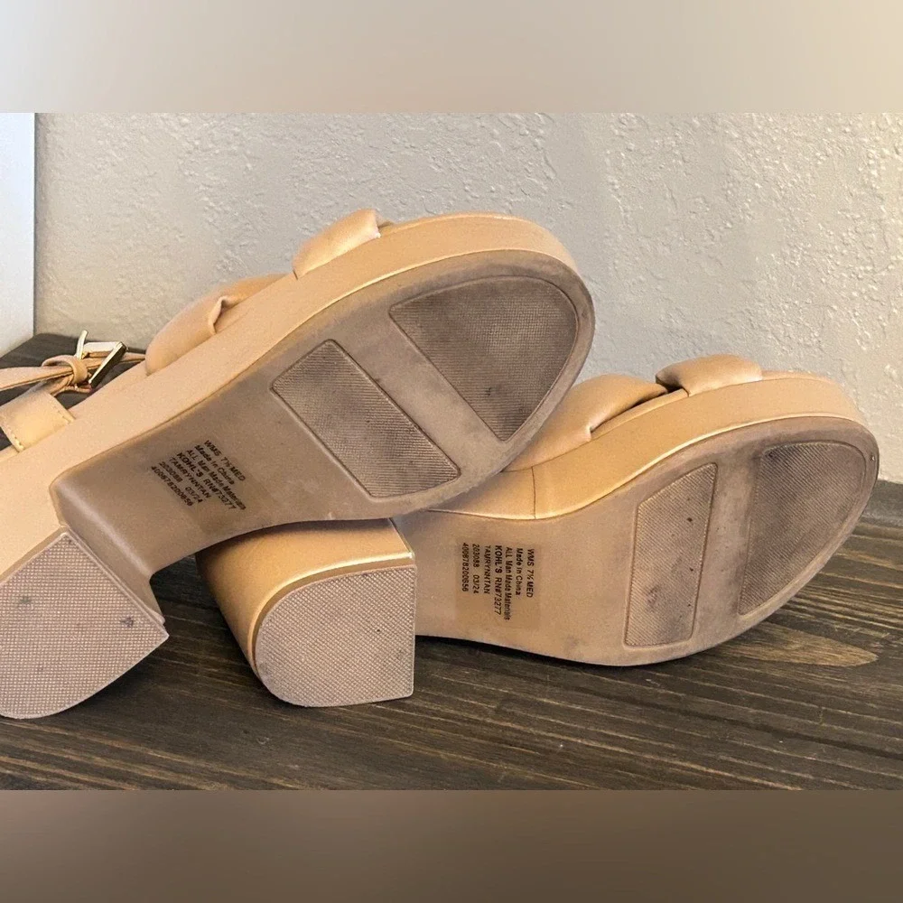 Tan Platform Block Heel Sandals Pump‎ size 7.5 Summer Vacation